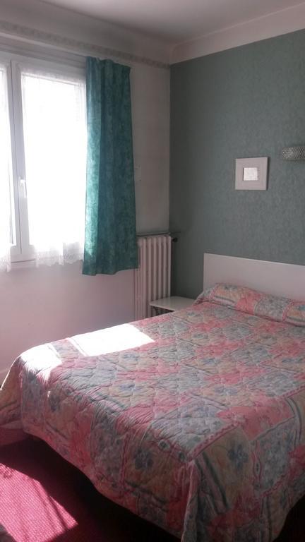 Central Hotel Saint-Priest  Cameră foto